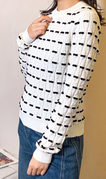 White x black contrast elastic slim fit top