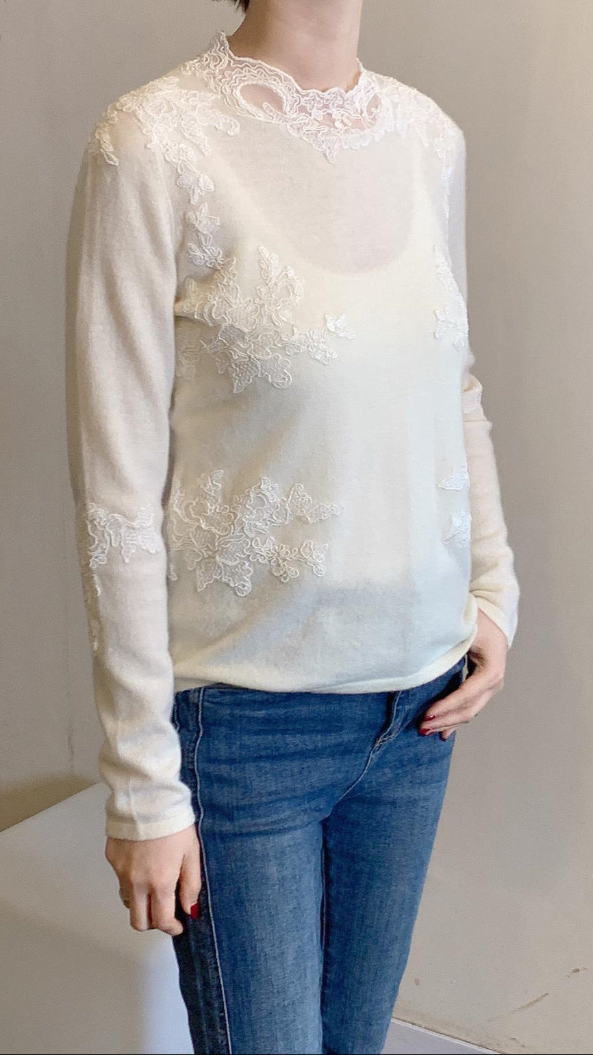 Delicate 3D lace cashmere top