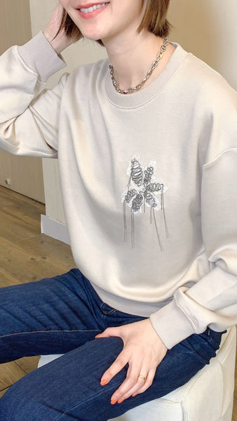 Ivory ultra soft sweatshirt with 3d floral motif